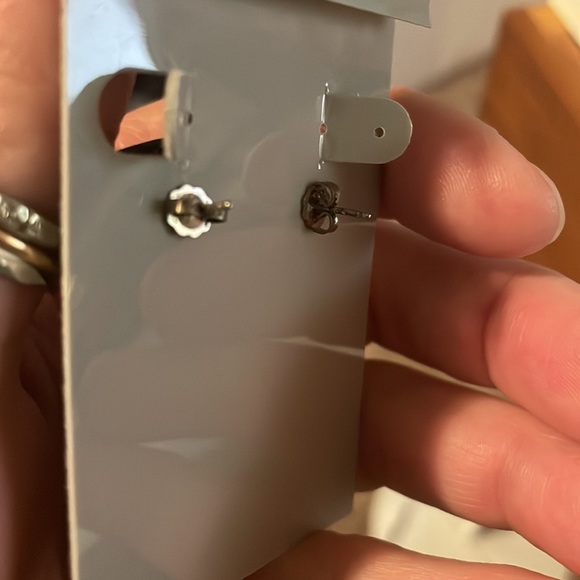 Sterling silver mother of pearl and pearl stud earrings - Picture 2 of 3